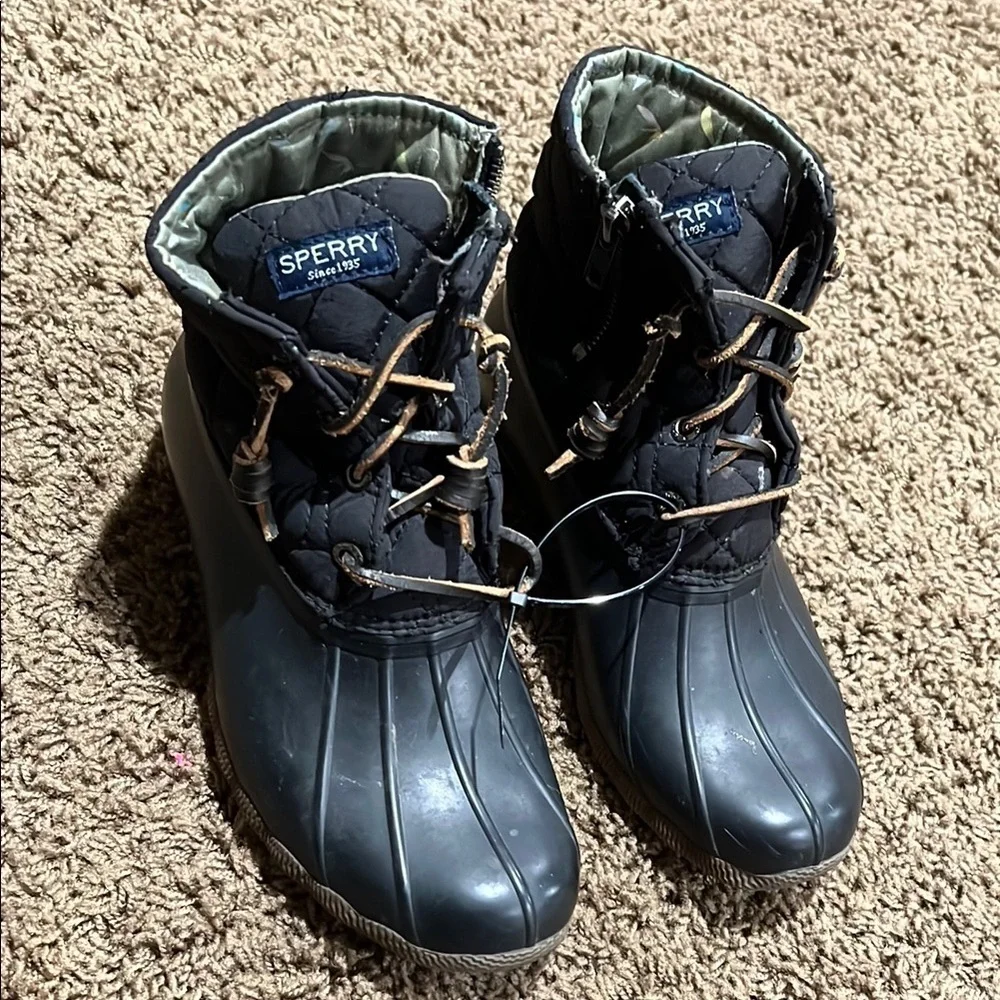 Sperry Black Ankle Boots with Lace-up Design and Waterproof Features